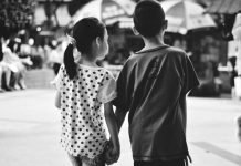 Dos niños adoptados conservarán el apellido de la mamá biológica