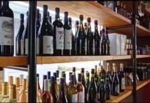 Se inauguró en Las Grutas «Uva rara» una enoteca que vende en su totalidad, productos rionegrinos