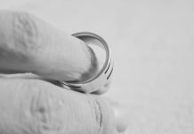 Más de cuatro décadas de matrimonio, pero sin verse: ella no podrá heredar