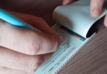 Firmó unos cheques y después los denunció como robados, tuvo que devolver la plata y «portarse bien»