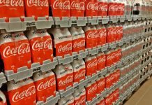 Descargaba gaseosas, se le resbalaron y se lesionó