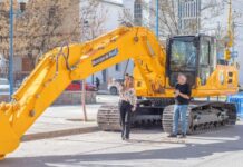 Roca sumó una excavadora y una trituradora de vidrio