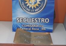 Detenidos robando placas de abogados