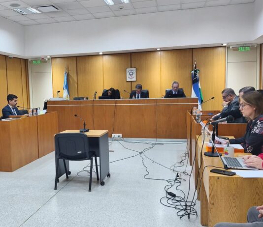 Comenzó el juicio a policías por tortura de adolescentes en Roca