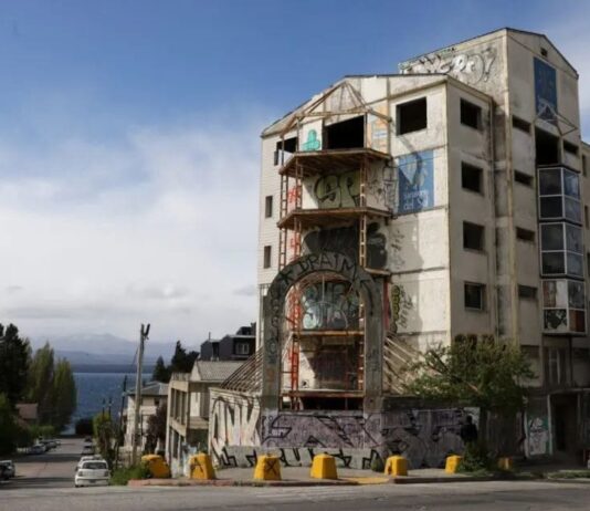 Cuerpo hallado en el edificio abandonado: muerte natural