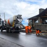 Comenzaron los trabajos para pavimentar los laterales de la avenida Bustillo